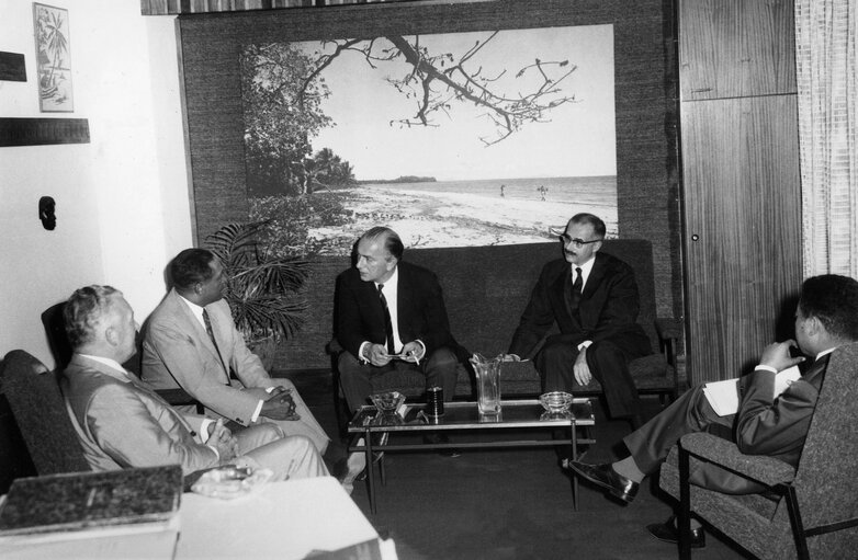 Foto 37: Visit to Madagascar from 9th to 15th January 1969 - Press interview.