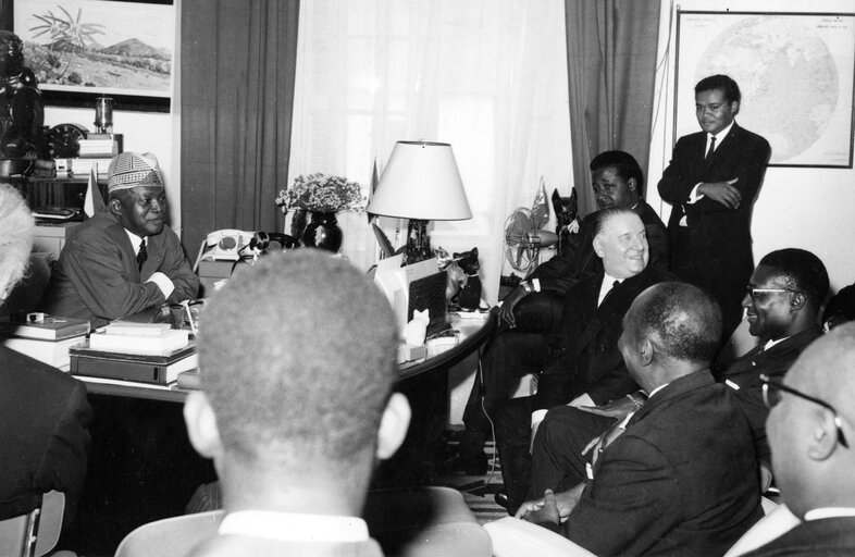 Foto 25: Visit to Madagascar from 9th to 15th January 1969 - Meeting with Minister for foreign affairs