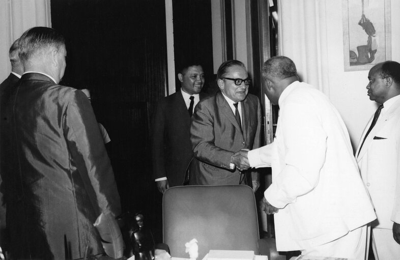 Foto 26: Visit to Madagascar from 9th to 15th January 1969 - Meeting with Minister for foreign affairs