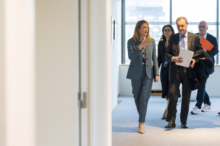 Fotografija 2: Roberta METSOLA, EP President meets with David O'SULLIVAN, Special Envoy on Sanctions