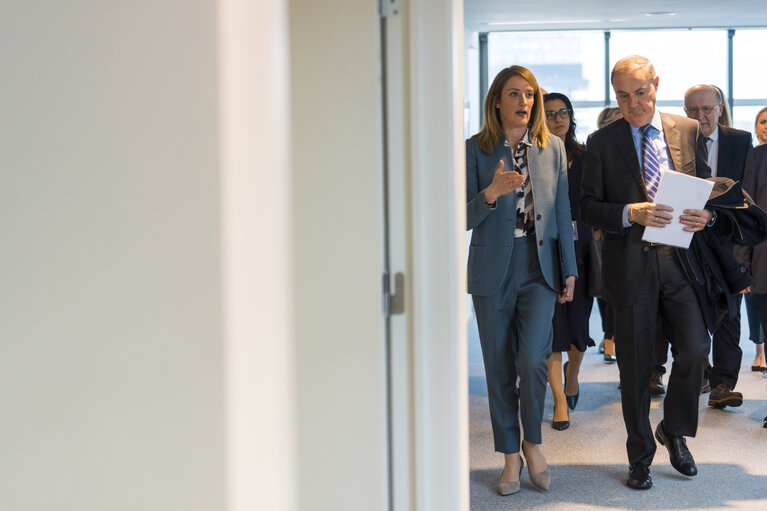 Φωτογραφία 4: Roberta METSOLA, EP President meets with David O'SULLIVAN, Special Envoy on Sanctions