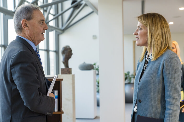 Foto 5: Roberta METSOLA, EP President meets with David O'SULLIVAN, Special Envoy on Sanctions