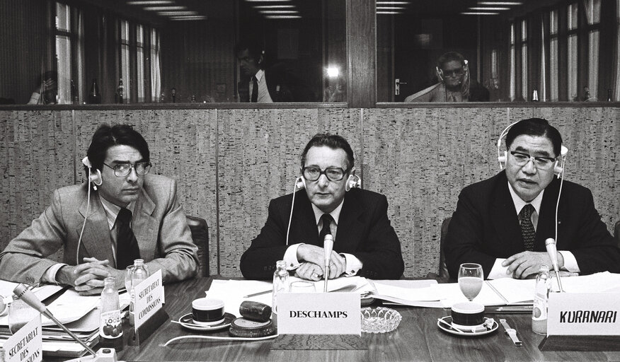 Fotografie 1: Pierre DESCHAMPS meets with a delegation from the National Diet of Japan led by Tadashi KURANARI, in Luxembourg, July 1978.