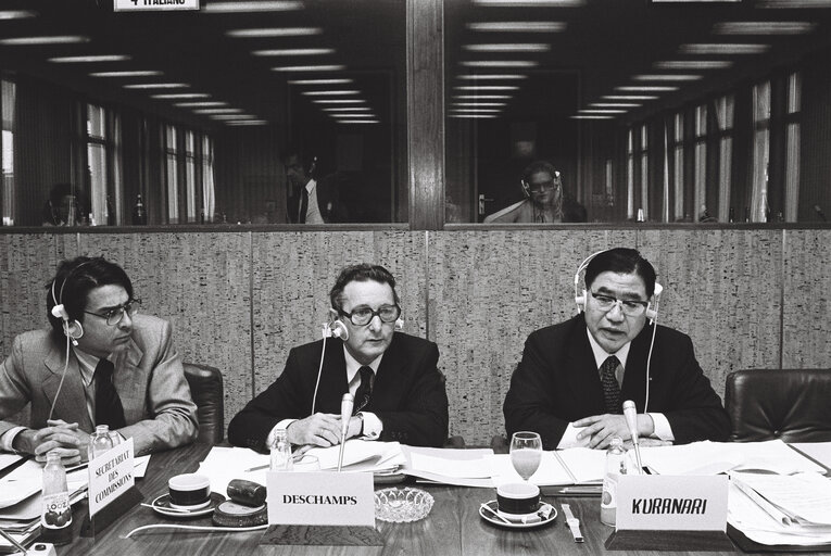 Pierre DESCHAMPS meets with a delegation from the National Diet of Japan led by Tadashi KURANARI, in Luxembourg, July 1978.