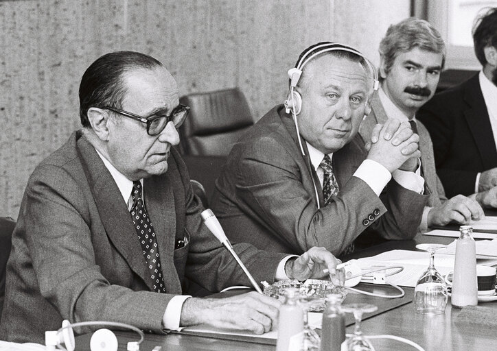 Zdjęcie 13: EP President Emilio COLOMBO meets with President of the Assembly of the Republic of Portugal Vasco da Gama FERNANDES, Luxembourg, July 1978.