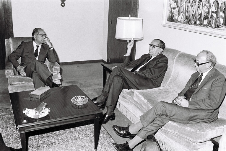 Zdjęcie 3: EP President Emilio COLOMBO meets with President of the Assembly of the Republic of Portugal Vasco da Gama FERNANDES, Luxembourg, July 1978.