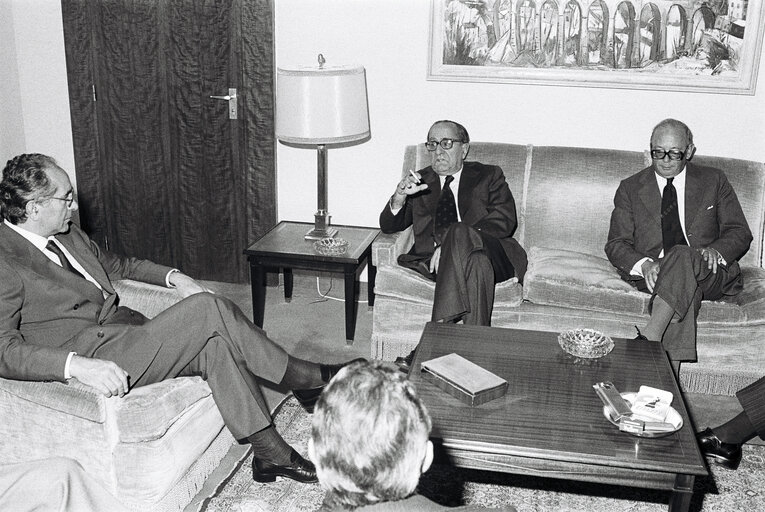 Zdjęcie 4: EP President Emilio COLOMBO meets with President of the Assembly of the Republic of Portugal Vasco da Gama FERNANDES, Luxembourg, July 1978.