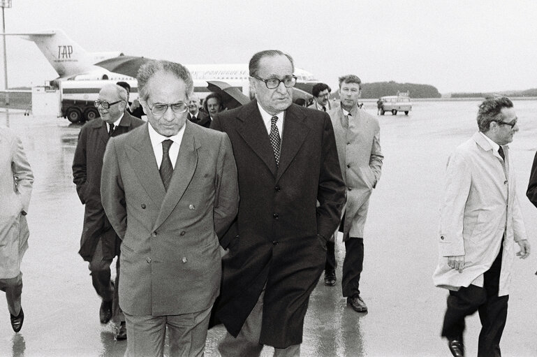 Zdjęcie 6: EP President Emilio COLOMBO meets with President of the Assembly of the Republic of Portugal Vasco da Gama FERNANDES, Luxembourg, July 1978.