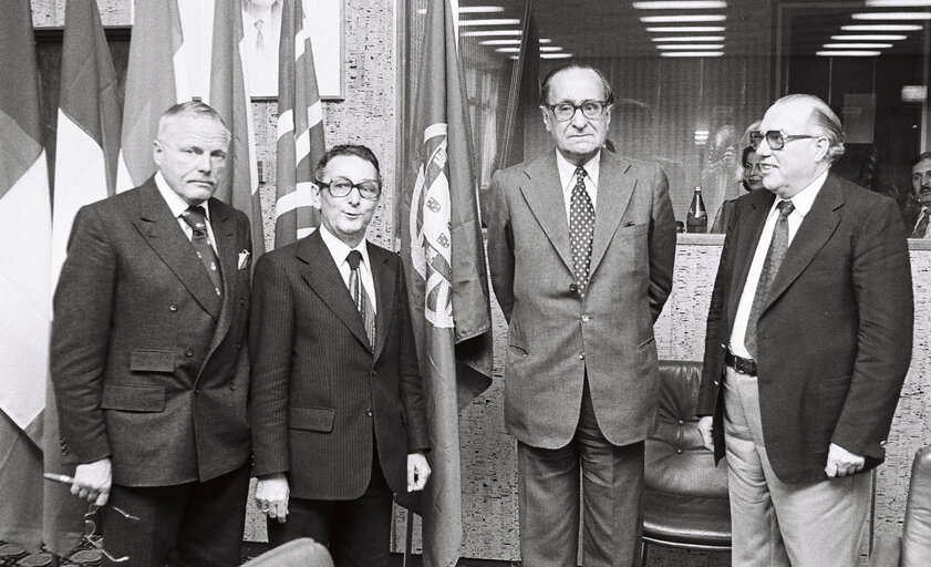 Zdjęcie 7: EP President Emilio COLOMBO meets with President of the Assembly of the Republic of Portugal Vasco da Gama FERNANDES, Luxembourg, July 1978.