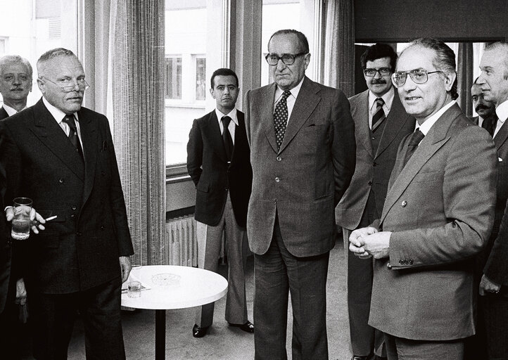 Zdjęcie 12: EP President Emilio COLOMBO meets with President of the Assembly of the Republic of Portugal Vasco da Gama FERNANDES, Luxembourg, July 1978.