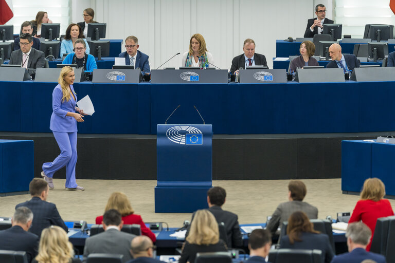 Foto 49: EP Plenary session.- Voting session