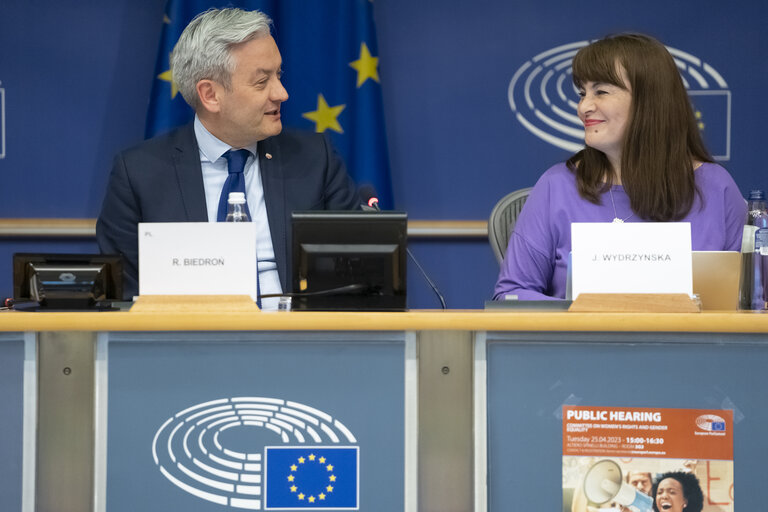 Photo 10 : FEMM hearing backlash against women's rights