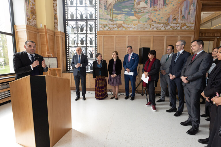 Foto 26: Handover ceremony of replica of Sigismund of Luxembourg Roma Decree to the House of European History