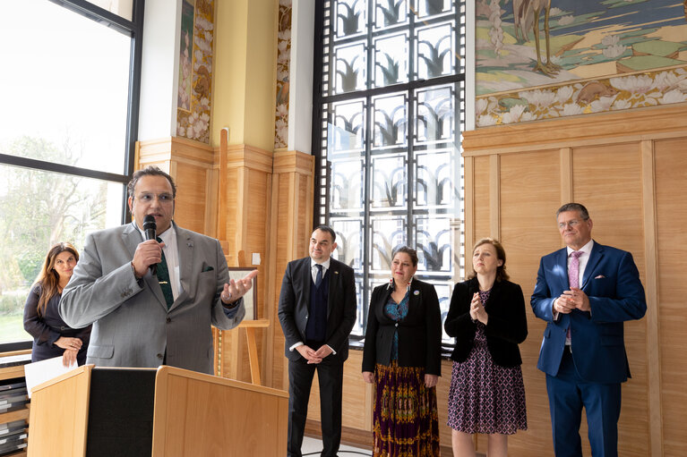 Fotografija 5: Handover ceremony of replica of Sigismund of Luxembourg Roma Decree to the House of European History