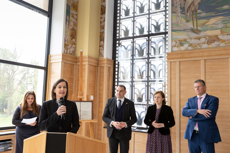 Fotografija 3: Handover ceremony of replica of Sigismund of Luxembourg Roma Decree to the House of European History