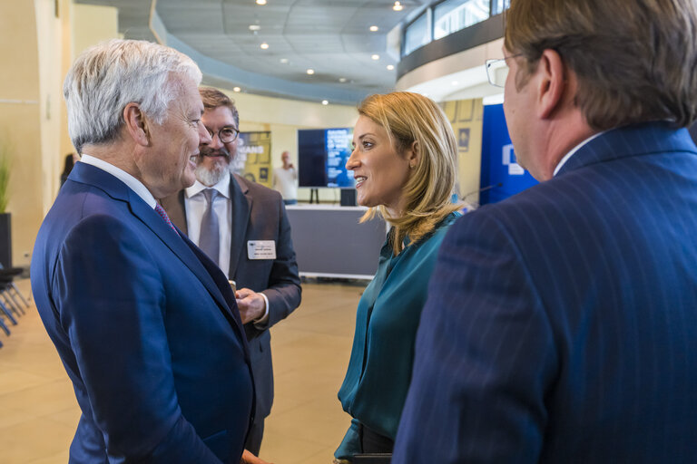 Nuotrauka 12: Opening ceremony of the exhibition 'Saving Ukrainians in War Times – Evacuation and Emergency Supplies by the Federation of Jewish Communities of Ukraine, with the support of the European Commission' with Roberta METSOLA, EP President