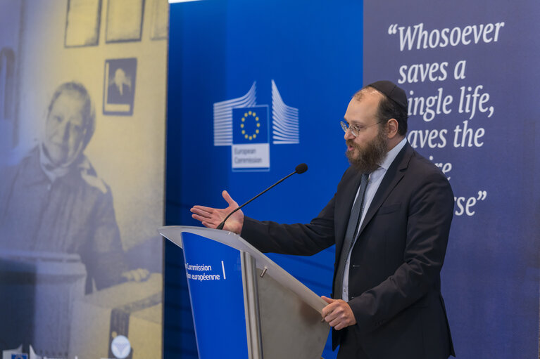 Nuotrauka 9: Opening ceremony of the exhibition 'Saving Ukrainians in War Times – Evacuation and Emergency Supplies by the Federation of Jewish Communities of Ukraine, with the support of the European Commission' with Roberta METSOLA, EP President