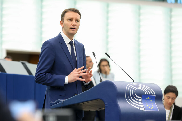 Fotografija 42: EP Plenary session - Revision of the Stability and Growth Pact