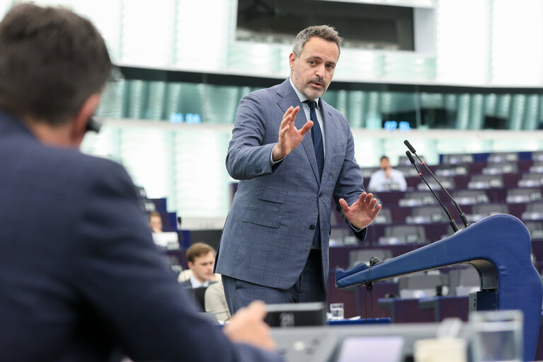 Fotografija 16: EP Plenary session - Revision of the Stability and Growth Pact