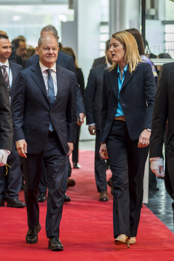 Fotografi 10: Roberta METSOLA, EP President meets with Olaf SCHOLZ, German Federal Chancellor