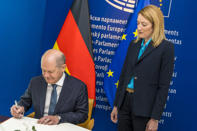 Valokuva 3: Roberta METSOLA, EP President meets with Olaf SCHOLZ, German Federal Chancellor