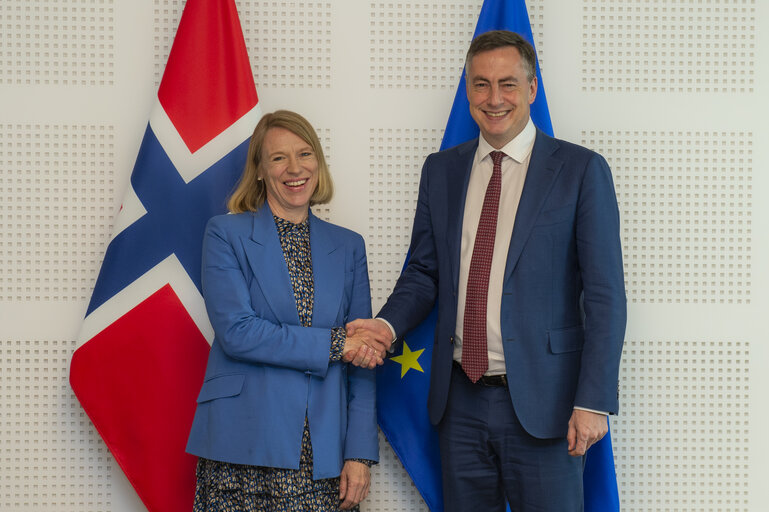 Fotografia 4: David McALLISTER meets with Anniken HUITFELDT, Norway's Minister of Foreign Affairs.