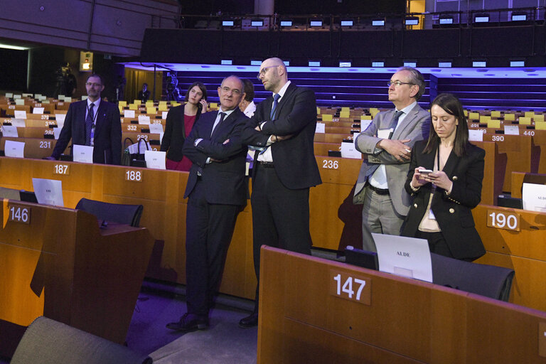 Fotografie 15: Candidates for the Presidency of the European Commission/Eurovision Debate - EU Elections 2019 - Family picture