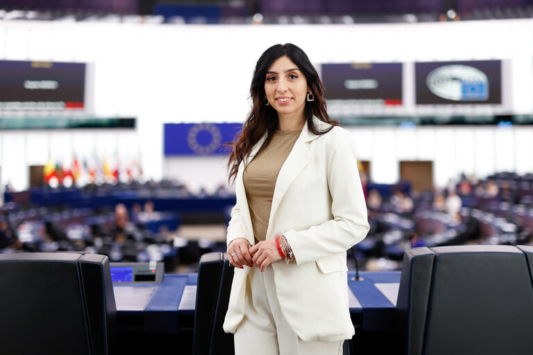 Photo 10: Veronica ROSSI in the EP in Strasbourg