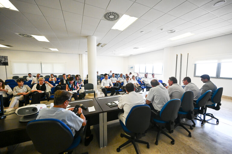 Zdjęcie 20: Committee on CIvil Liberties, Justice and Home Affairs - Mission on Search And Rescue in Lampedusa (Sicily),  Italy, 19-22 June 2023 - Exchange of views with relevant maritime SAR authorities (Guardia Costiera, Guardia di Finanza, Frontex)