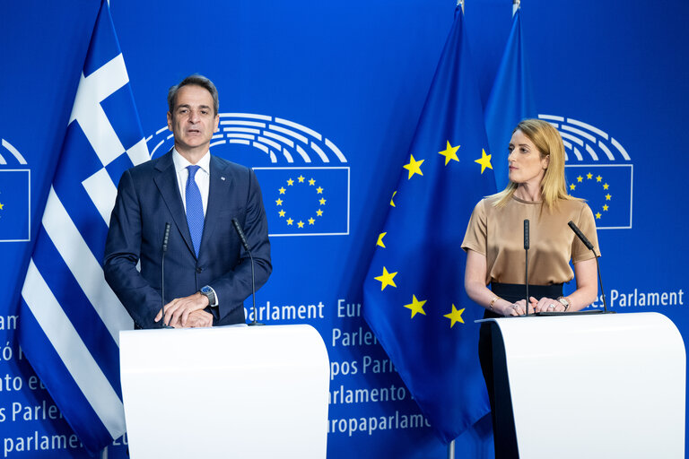 Photo 14: Roberta METSOLA, EP President meets with Kyriakos MITSOTAKIS, Greek Prime Minister