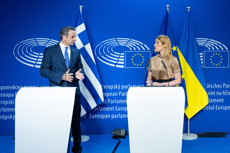 Photo 11: Roberta METSOLA, EP President meets with Kyriakos MITSOTAKIS, Greek Prime Minister