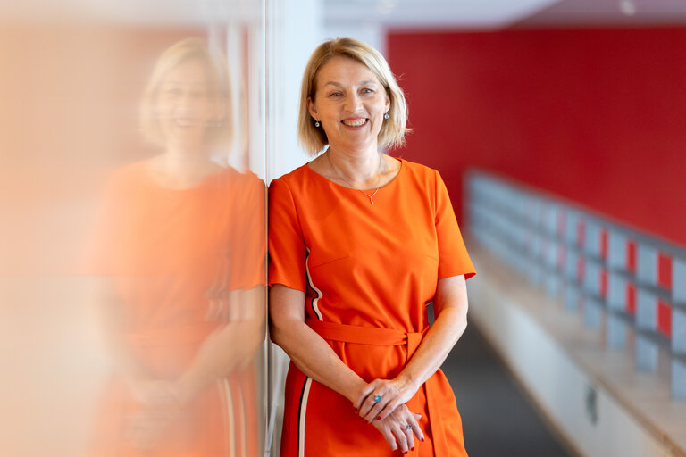 Fotografia 12: Evelyn REGNER and her team in the EP in Brussels