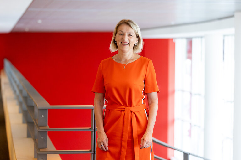 Fotografia 15: Evelyn REGNER and her team in the EP in Brussels