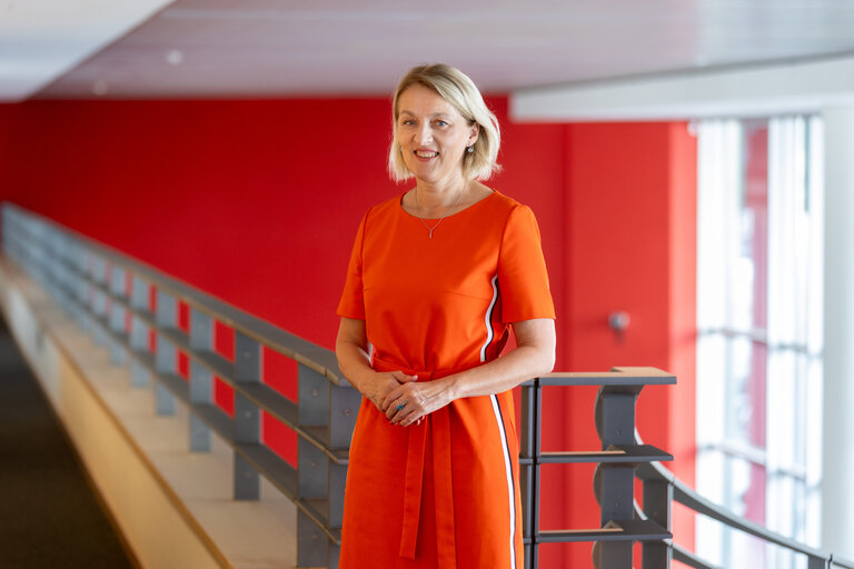 Fotografia 14: Evelyn REGNER and her team in the EP in Brussels