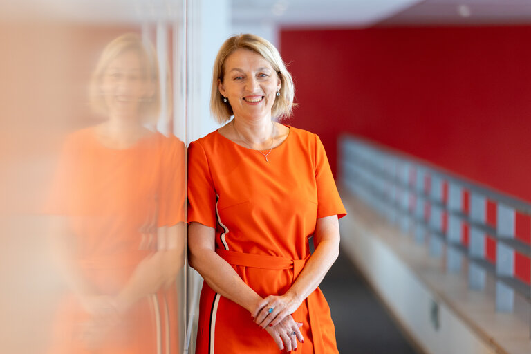 Fotografia 13: Evelyn REGNER and her team in the EP in Brussels