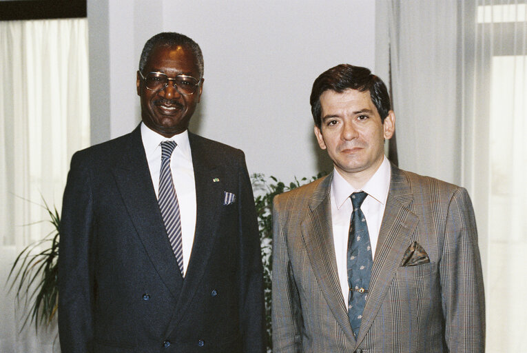 Fotagrafa 2: Enrique BARON CRESPO EP President meets with the ambassador of Senegal Falilou KANE