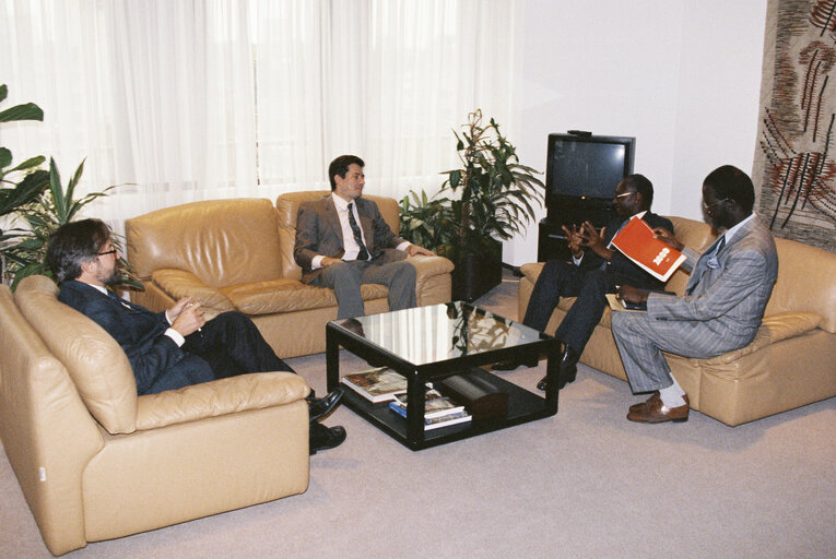 Fotagrafa 6: Enrique BARON CRESPO EP President meets with the ambassador of Senegal Falilou KANE