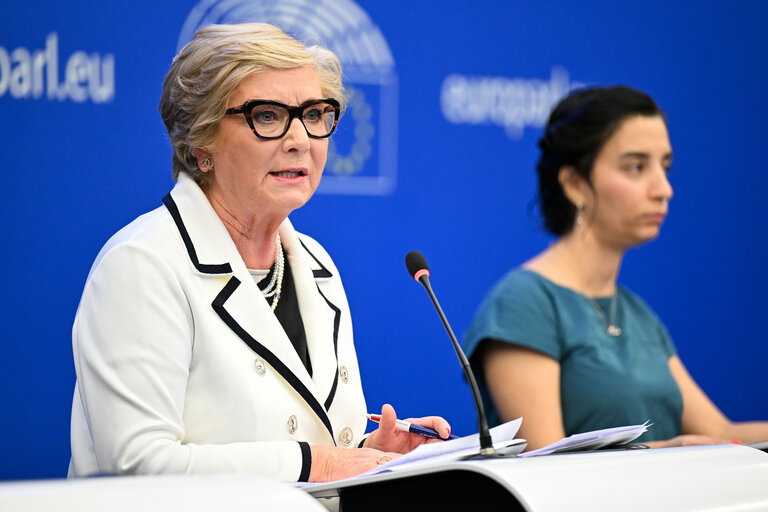 Fotogrāfija 10: Press conference on combating violence against women and domestic violence