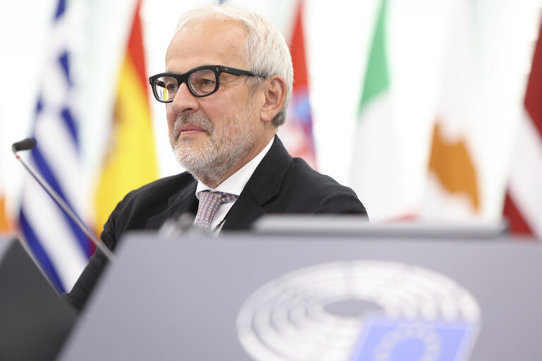 Fotografija 27: EP Plenary session - Commission statement - Global Convergence on Generative AI