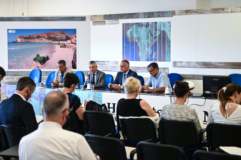 Zdjęcie 33: Committee on Civil Liberties, Justice and Home Affairs - Mission on Search And Rescue in Lampedusa, Sicily