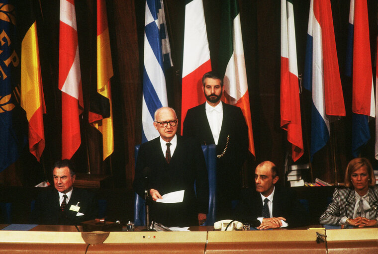 Fotogrāfija 3: EP President Pierre PFLIMLIN during plenary session in Strasbourg.