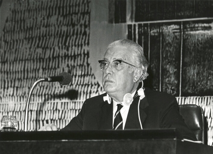 Plenary session in April 1976