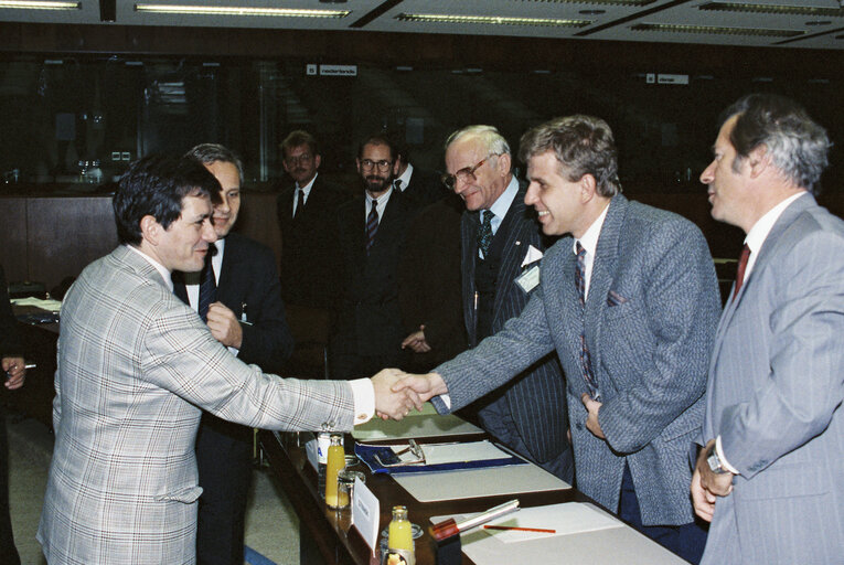 Fotografia 4: Enrique BARON CRESPO EP President meets with a delegation from Poland in Brussels