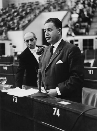 Fotografi 1: Gaston Thorn during a plenary session in Strasbourg, June 14, 1965