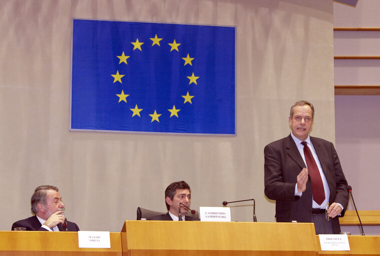 Foto 5: Conference on international terrorism.