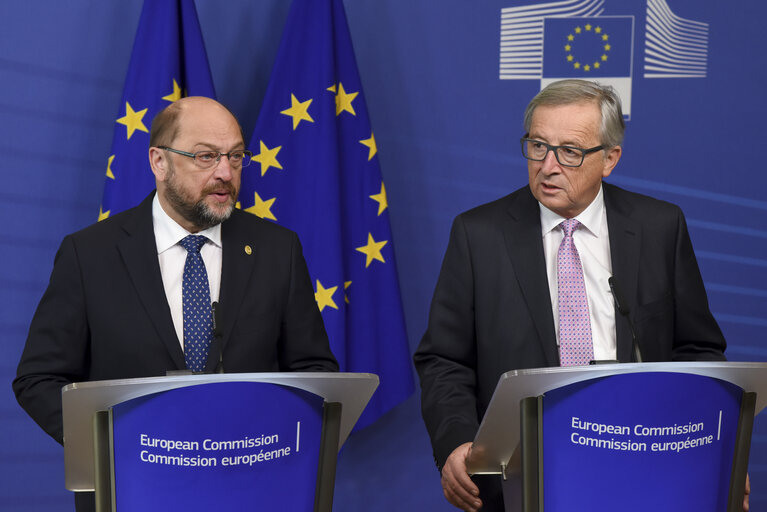 Zdjęcie 6: Joint press conference by Martin Schulz, President of the EP and Jean-Claude Juncker, President of the EC ahead of the Brussels European Council, 15/10/2015