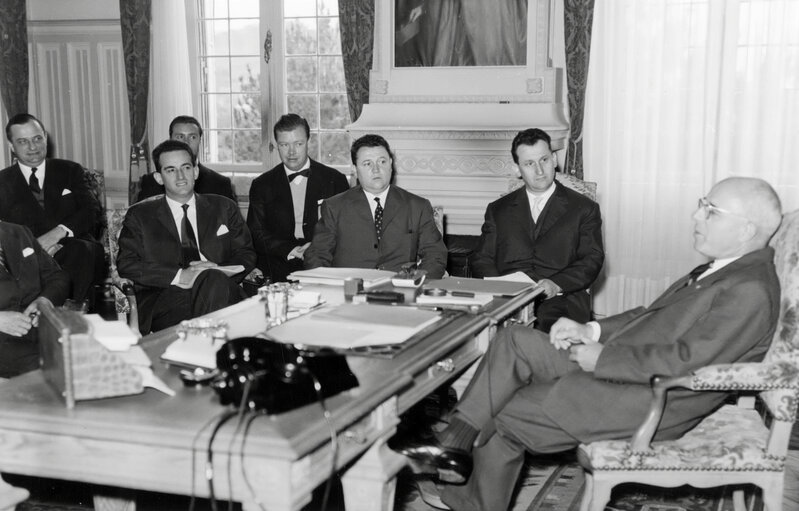 Fotó 5: APE delegation travels to Madagascar in June 1960 - Meeting with Mr. André Soucadaux - High Commissioner General