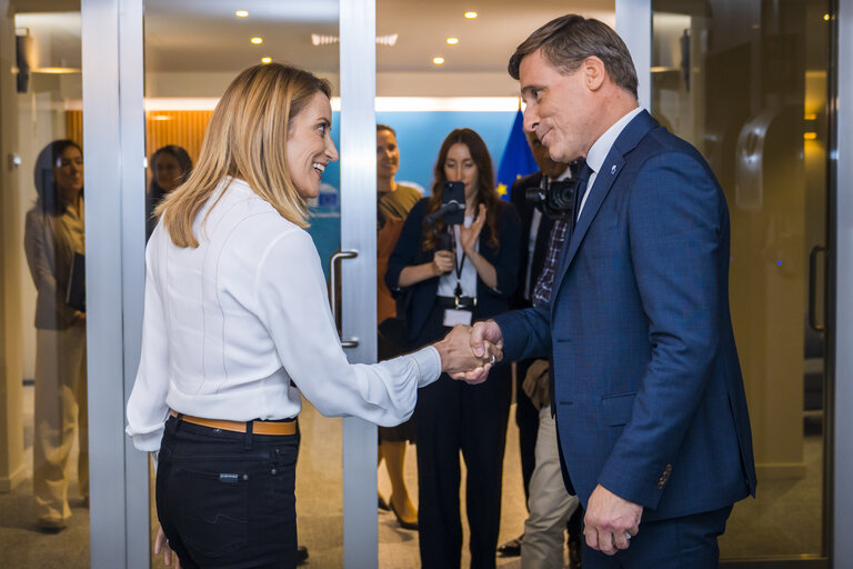 Fotografie 1: Roberta METSOLA, EP President meets with Oliver RÖPKE, President of the European Economic and Social Committee