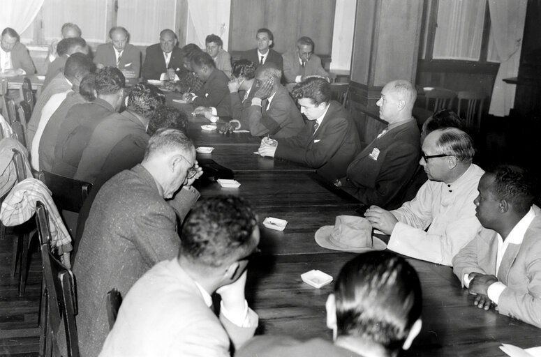 Fotó 12: lAPE delegation travels to Madagascar in June 1960 - Press Conference