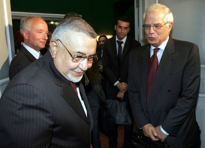 Valokuva 5: Josep Borrell Fontelles, EP President is greeted by his Moroccan counterpart Abdelwahad Radi during his official visit in Rabat, Morocco, September 14, 2005.